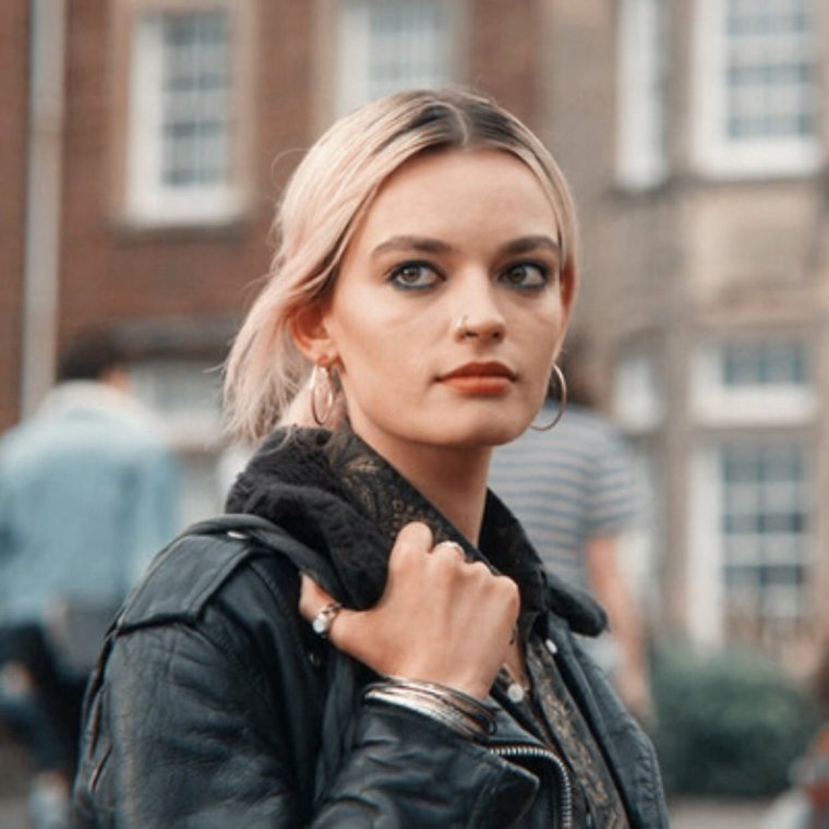 Эмма Маккей блондинка