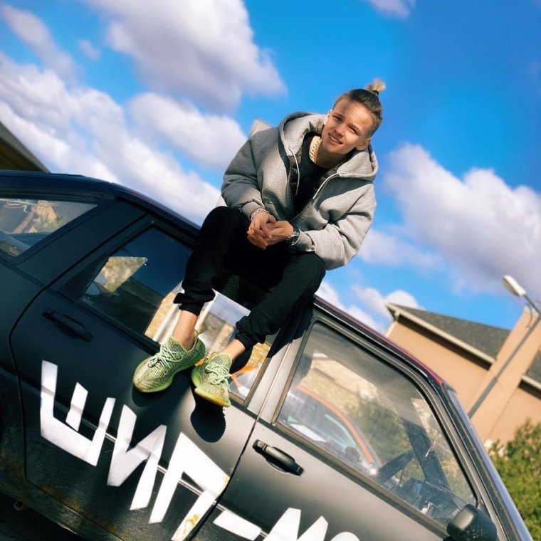 Девушка и БМВ