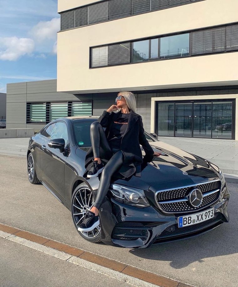 Егор Крид в машине