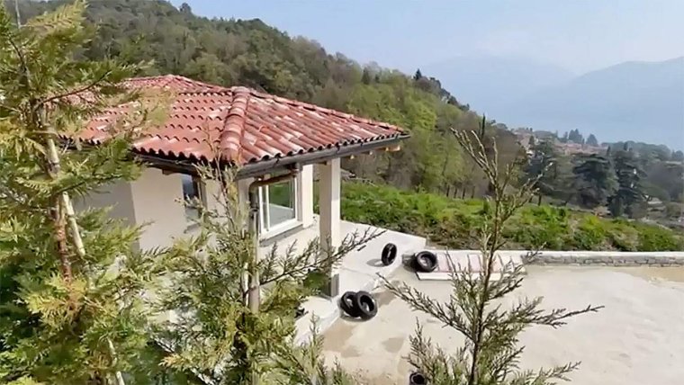 Каменный дом на озере Комо