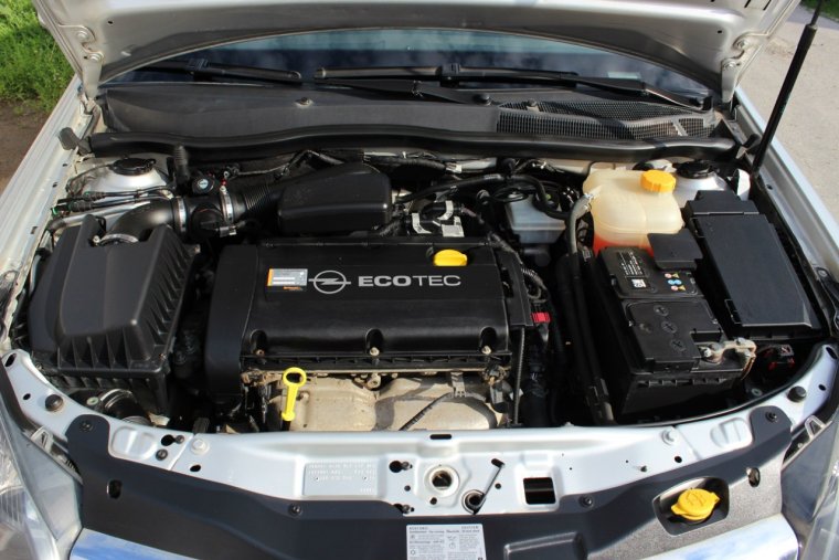 Подкапотка ВАЗ 2170