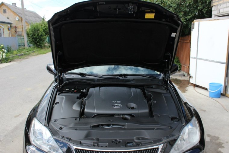 Подкапотка Лада Приора