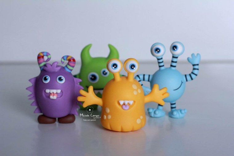 Добрые монстрики из пластилина