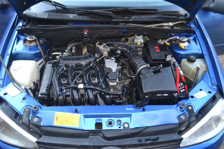 Моторный отсек Лада Приора