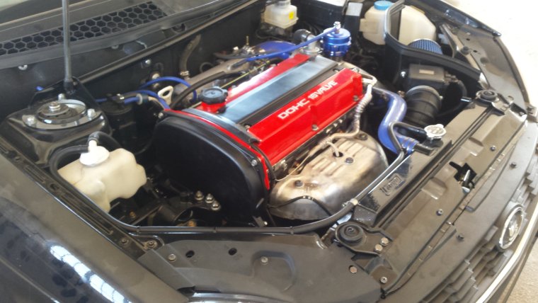 Lada Priora хэтчбек моторный отсек