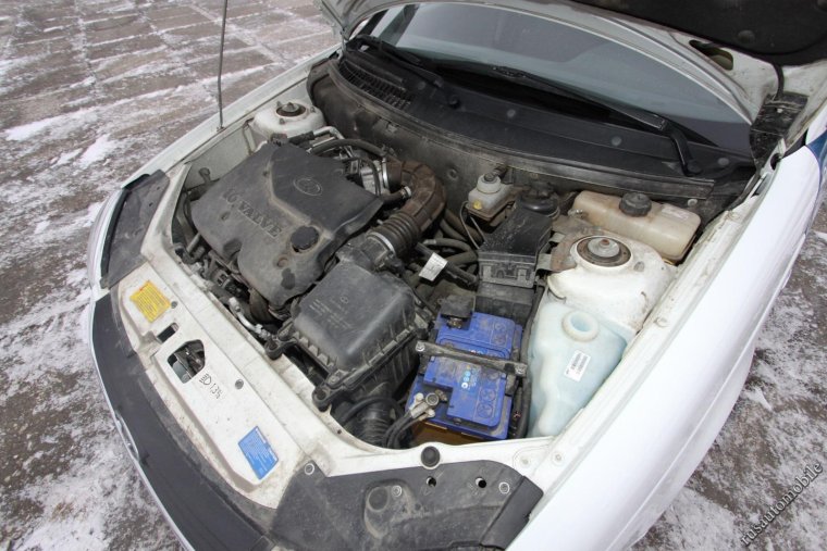 Лада Приора 16 клапанная под капотом