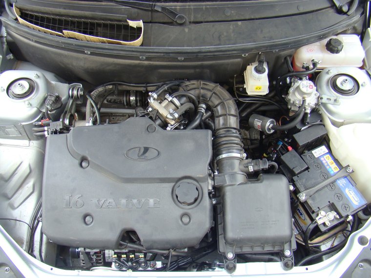 Моторный отсек ВАЗ 21124