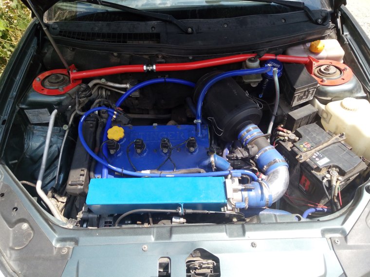 Моторный отсек Приора