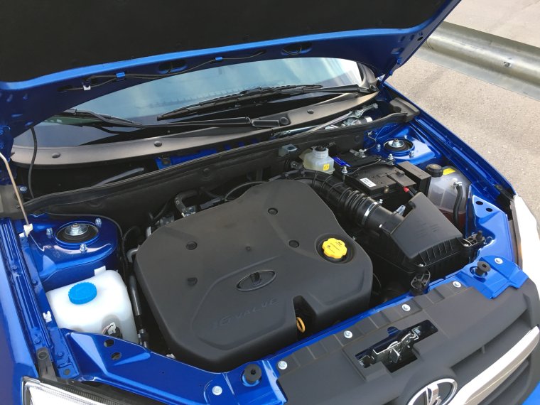 Красивая подкапотка Приора Сток