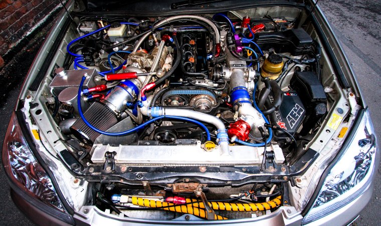 Газовые упоры капота Приора 2