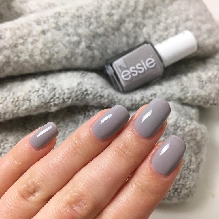 Серый маникюр