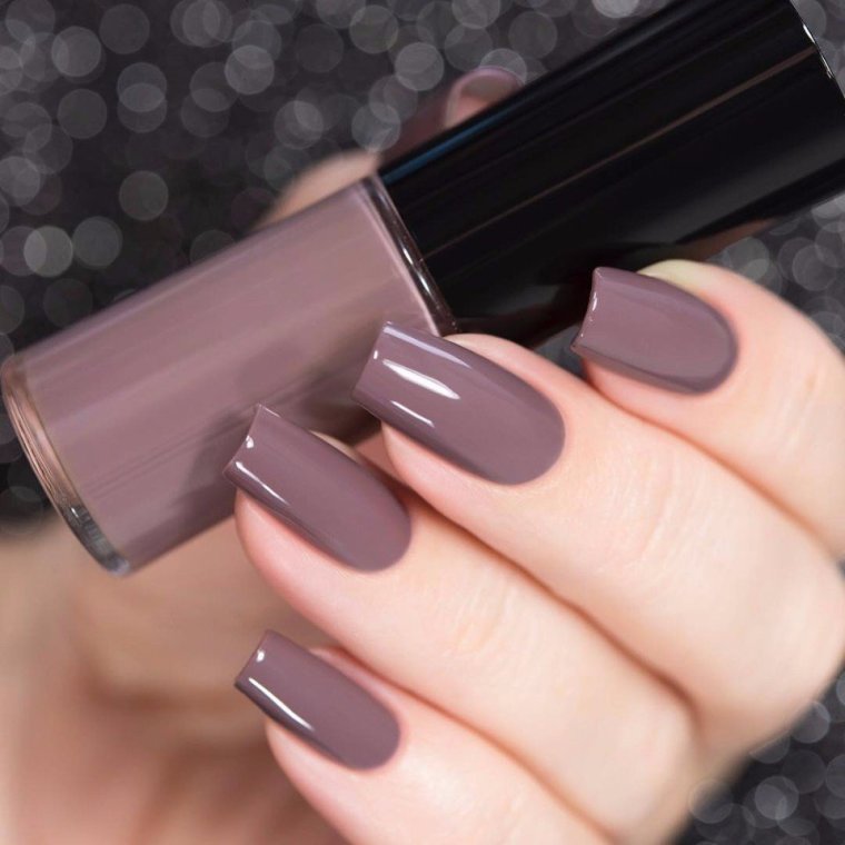 Маникюр однотонный темный