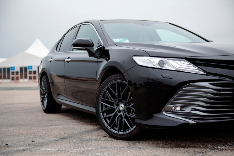 Toyota Camry xv70 r19