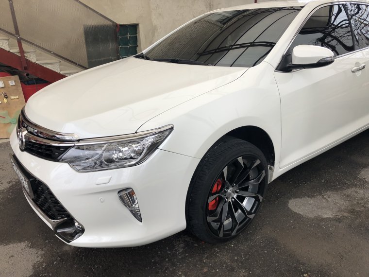 Белая Камри на r20