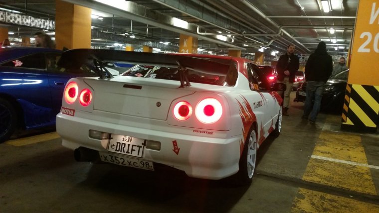 Ким Чен Ын на мерседесе