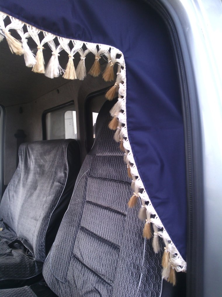 Шторки в спальник на КАМАЗ 53501