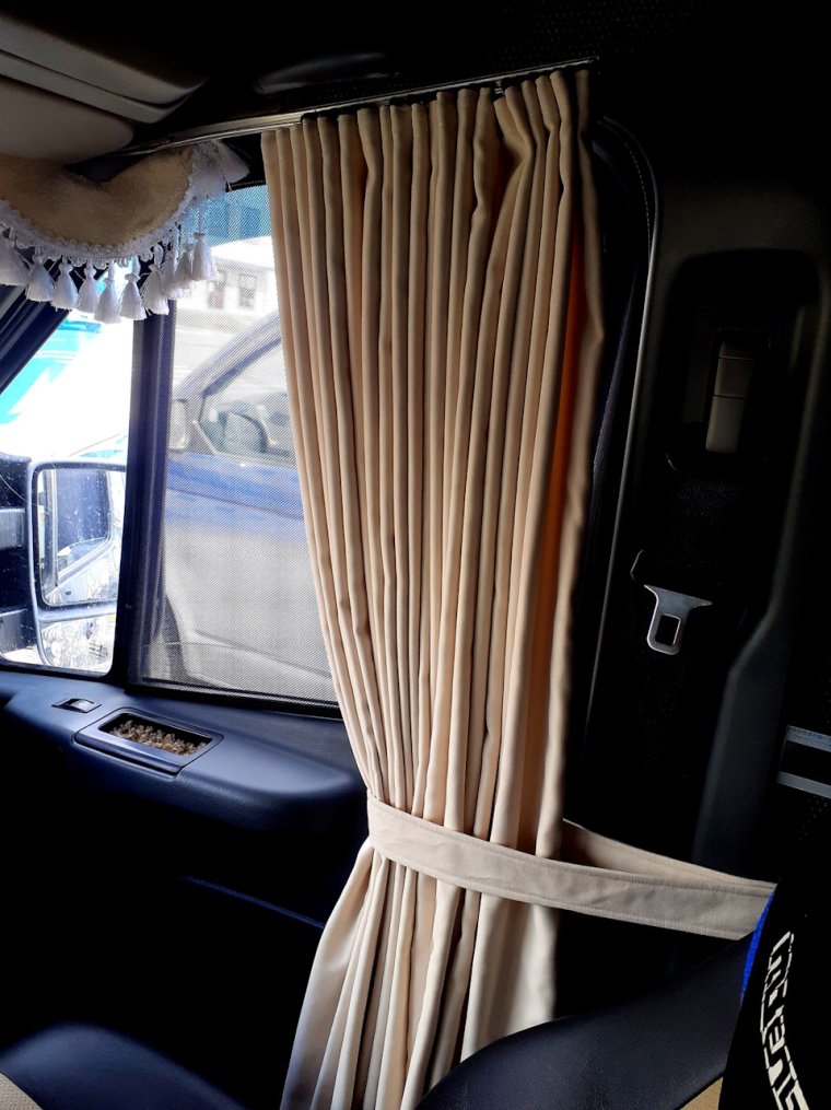 Шторки в кабину man TGX 440