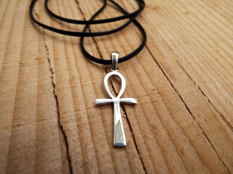 АНК арт на фон телефона