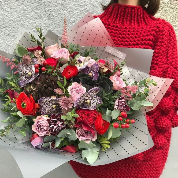 Букет цветов в пакете гуччи