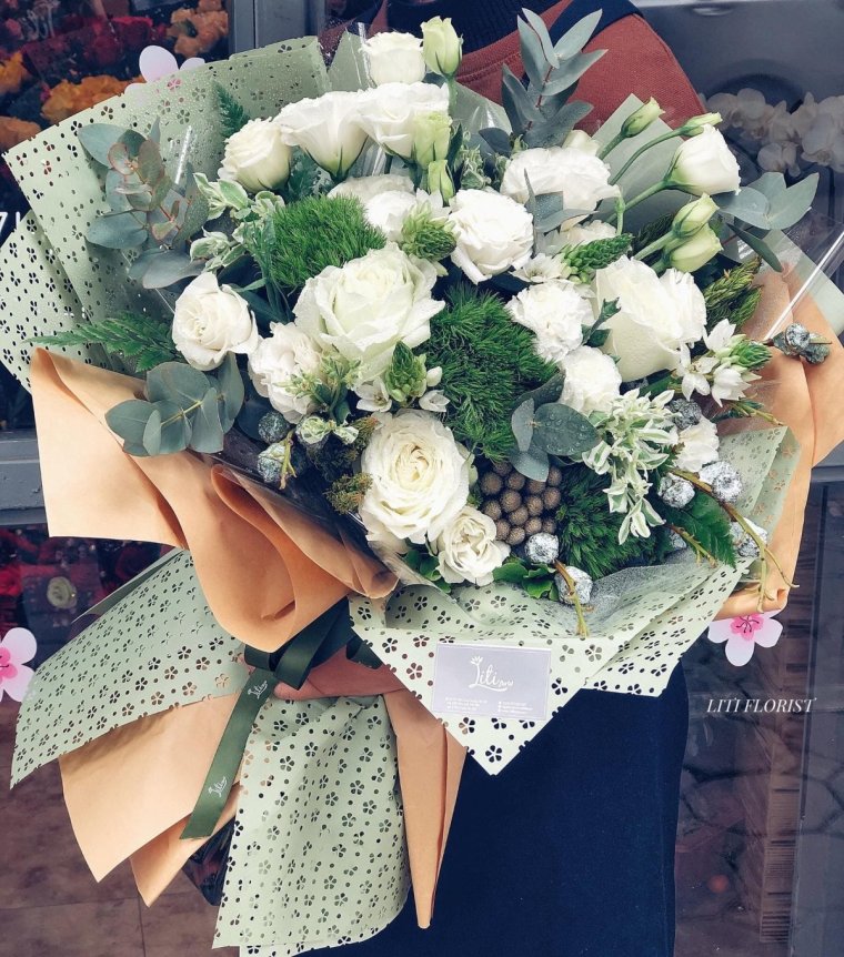 Гвоздика и гипсофила букет