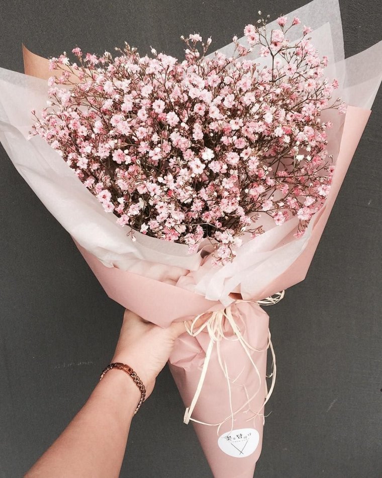 Маленький милый букет цветов