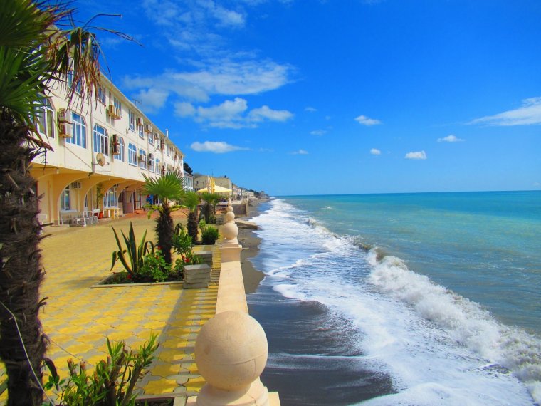 Лоо обрушилась набережная