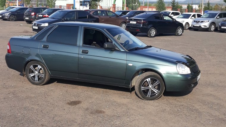 Лада Приора седан цвет Сочи