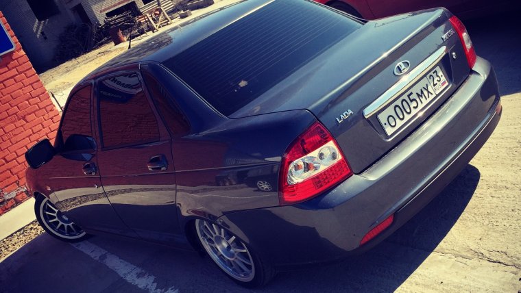 Приора Борнео седан