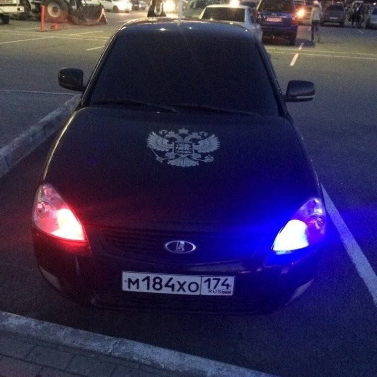 Лада Приора черная с мигалками