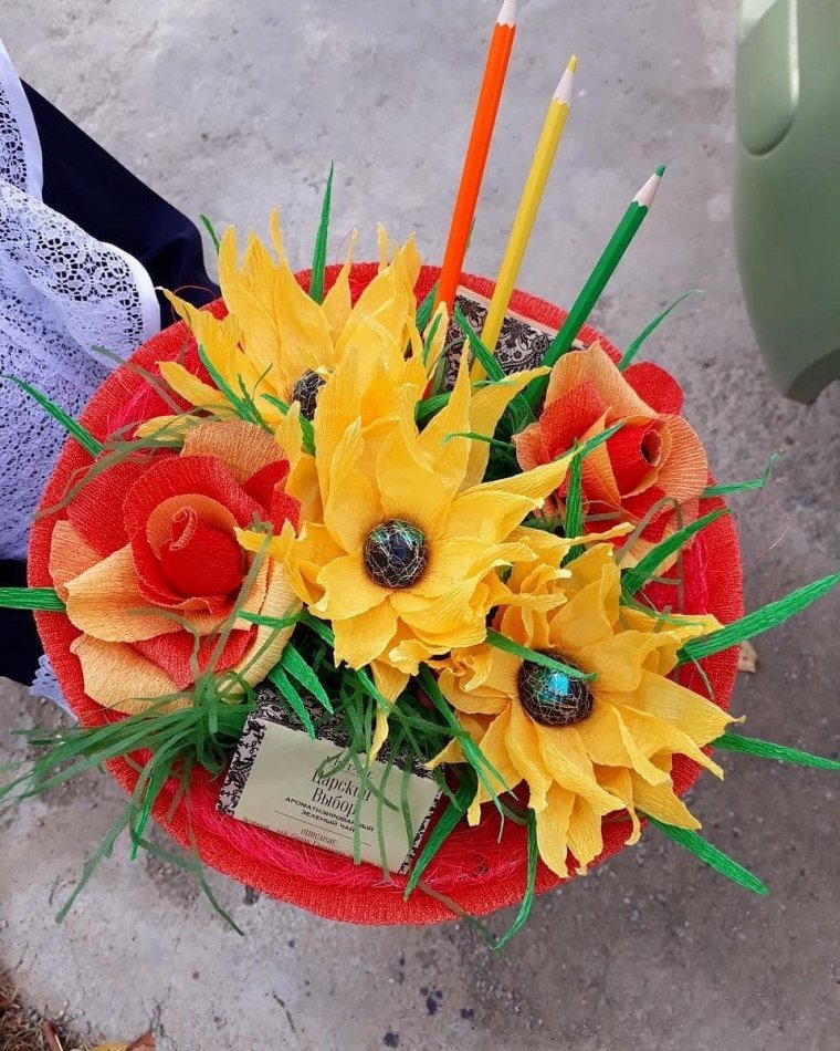 Букет из чая и шоколада на шпажках