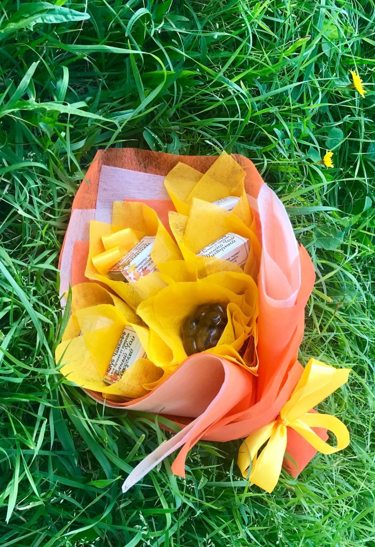 Сладкий букет с чаем