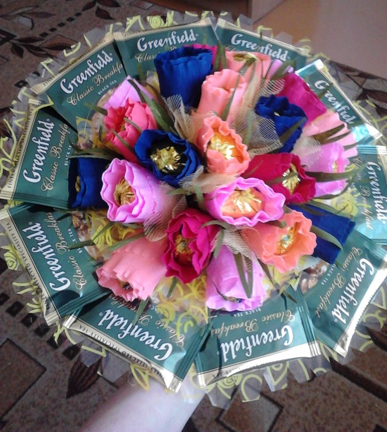 Букет из орехов