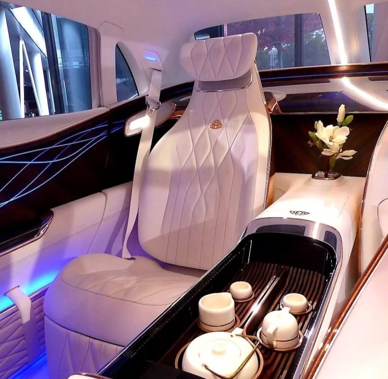 Мерседес Майбах 2018 лимузин