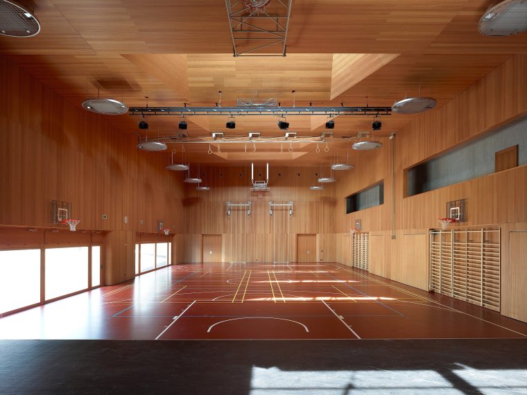 Современный спортзал в школе