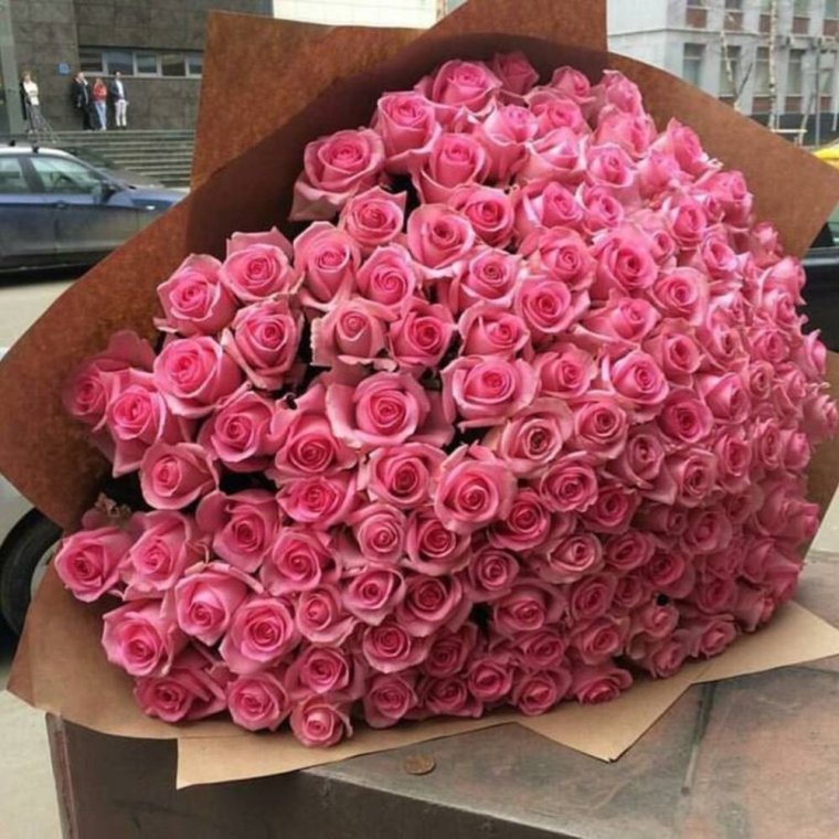 Огромный букет розовых роз