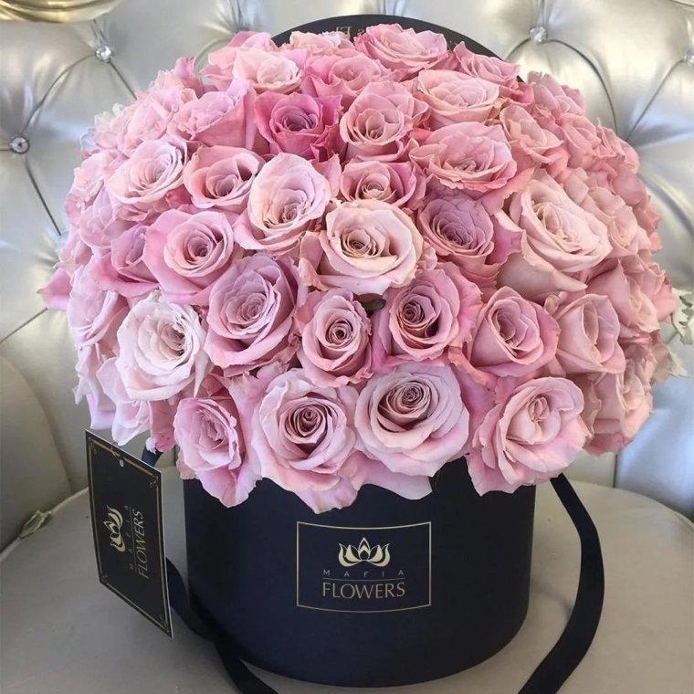 Шикарные розы в коробке