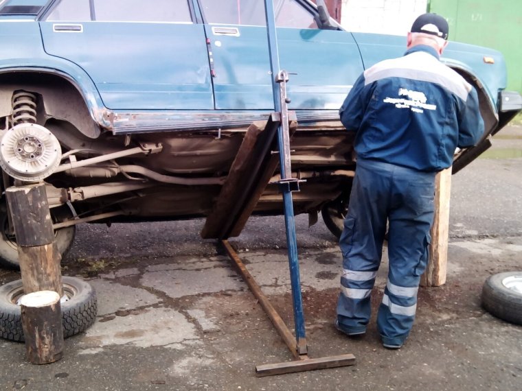 Подъемник опрокидыватель нами 95