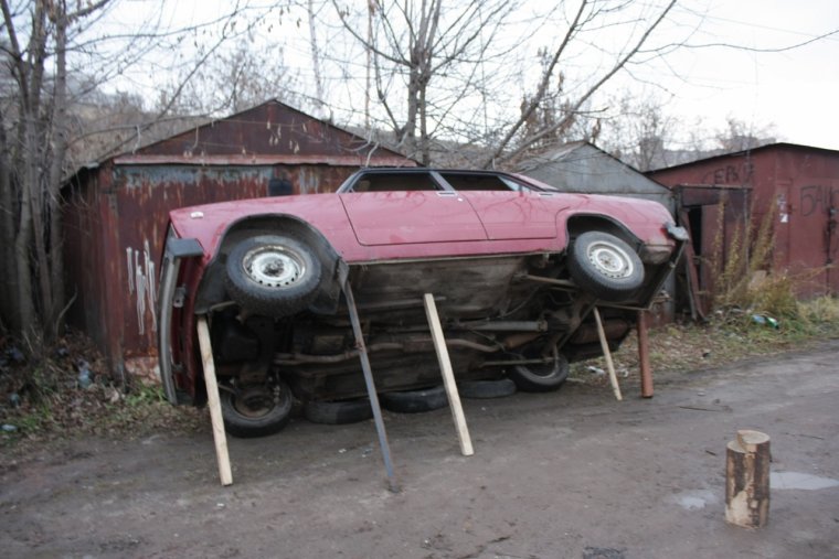 Опрокинутая машина