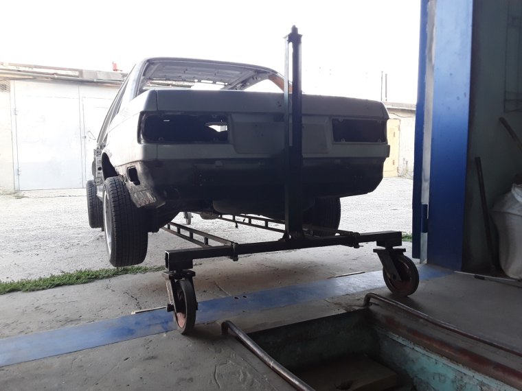 Подъемник опрокидыватель Атлант