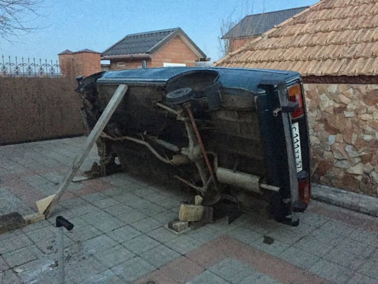 Опрокидыватель для ремонта днища машины