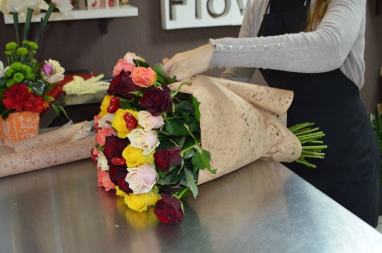 Упаковка букета в бумагу