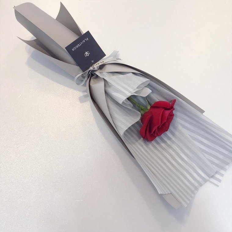 Современная упаковка букетов