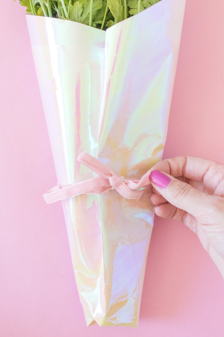 Упаковка цветов в бумагу