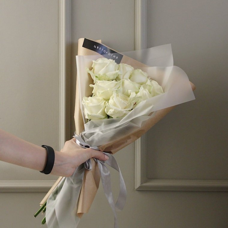 Розы в прозрачной пленке