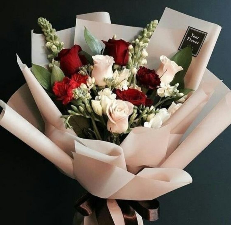 Упаковка букета в пленку