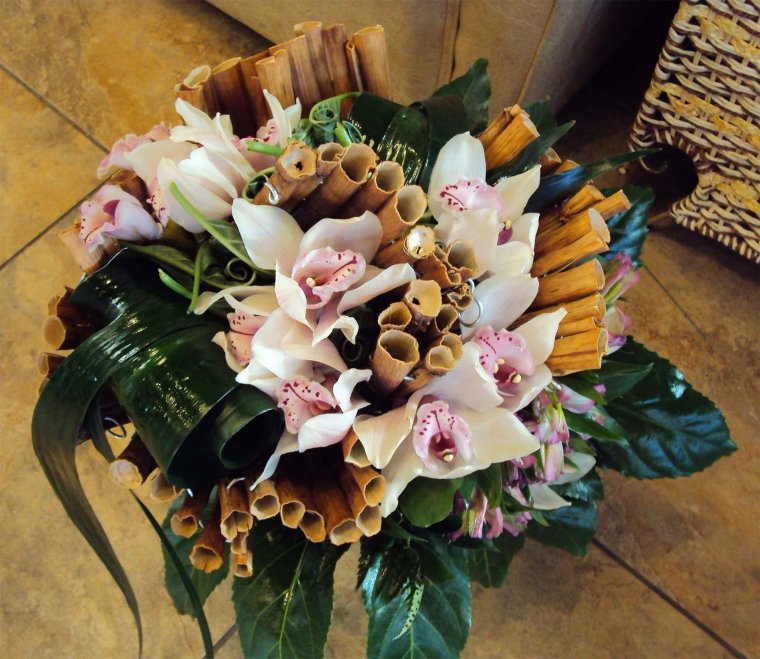 Букет дизайнерский с днем рождения