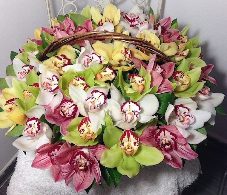 Дизайнерские букеты из живых цветов