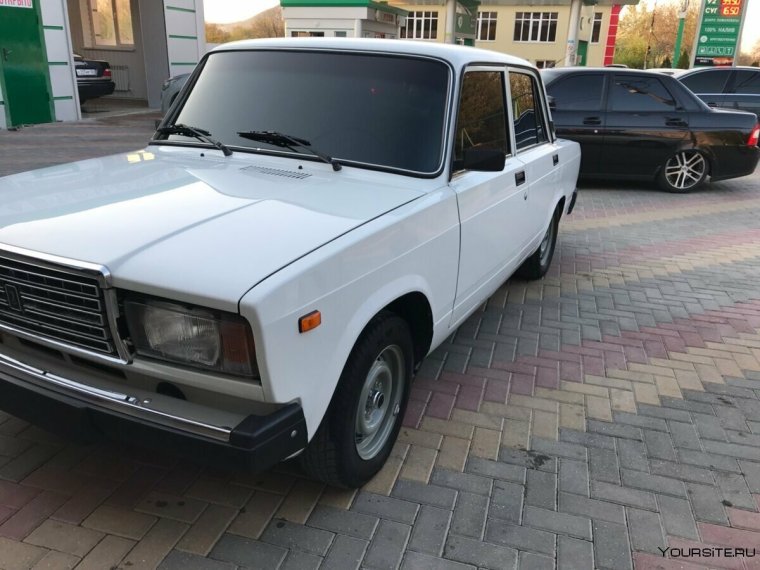 ВАЗ 2107 белая