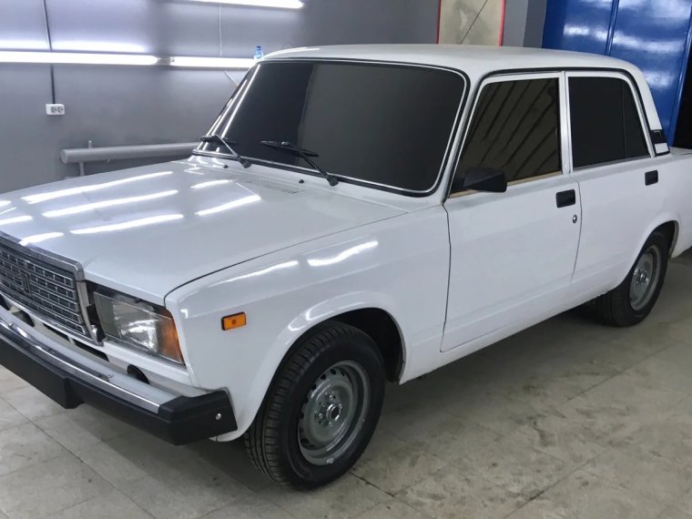 ВАЗ 2107 белая тонированная