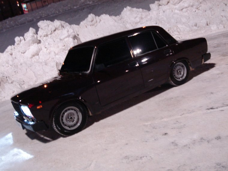 ВАЗ 2107 чёрная тонированная заниженная